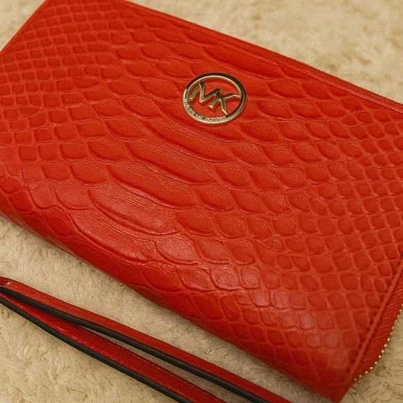 NWT Michael Kors Red Snake-Embossed Wristlet - Picture 1 of 11